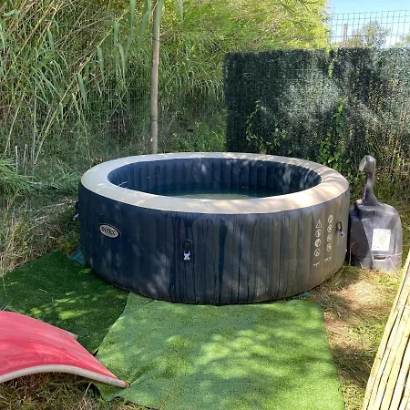 Mobil Boheme Avec Jacuzzi Campsite